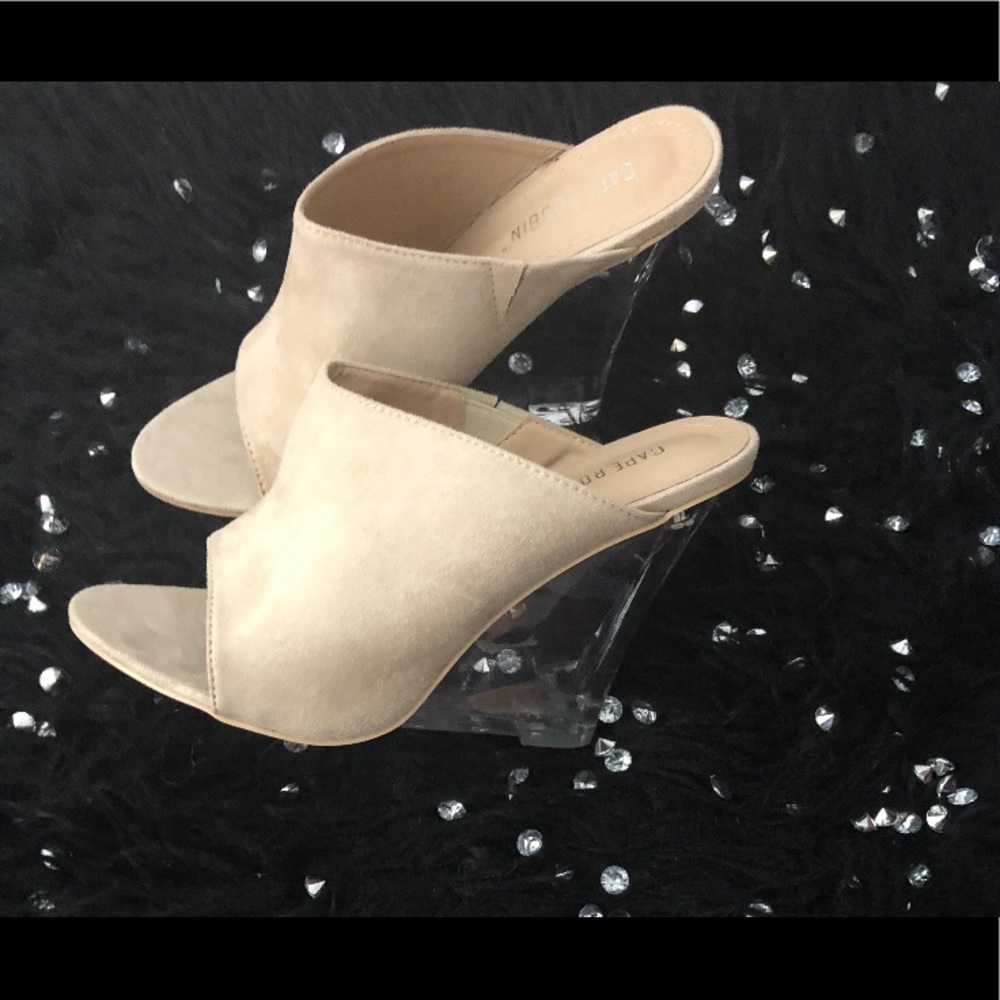 Cape Robbin Nude wedge Heel shoe